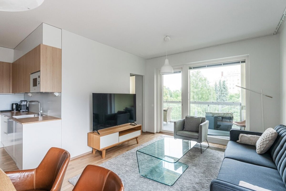 Familienapartment, 2 Schlafzimmer | Wohnzimmer | 55-Zoll-Flachbildfernseher mit Kabelempfang, Fußbodenheizung