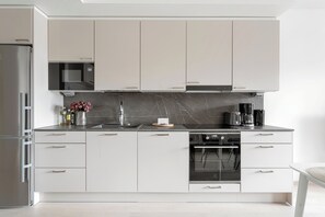 Appartement Supérieur | Cuisine privée | Grand réfrigérateur, micro-ondes, four, plaque de cuisson