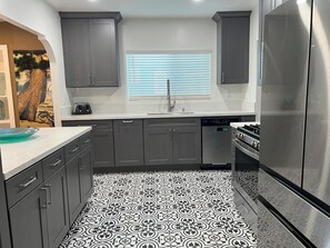 Fridge, microwave, oven, stovetop - Expansive Home in San Diego, AC, Updated, near Downtown-Beaches and the Zoo! (San Diego)