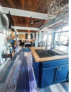 Interior - The Laid Back Lake Shack on Jimmerson (Fremont)