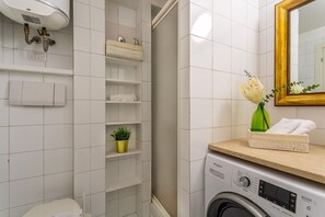 Dusj, hårføner, bidé og håndklær