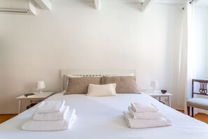 1 habitación, tabla de planchar con plancha, wifi y ropa de cama 