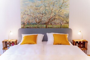 2 bedrooms, desk, iron/ironing board, travel cot