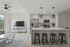 Fridge, microwave, oven, stovetop - Brand New 1 Bedroom Condo-Luxurious Waterfront Pool-Sleeps 4 (Gulfport)