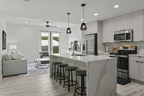 Fridge, microwave, oven, stovetop - Brand New 1 Bedroom Condo-Luxurious Waterfront Pool-Sleeps 4 (Gulfport)