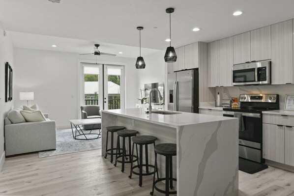 Fridge, microwave, oven, stovetop - Brand New 1 Bedroom Condo-Luxurious Waterfront Pool-Sleeps 4 (Gulfport)