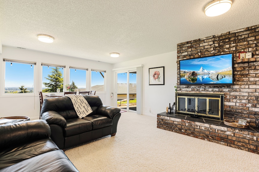 Red Hills Vacation | 3br Hot Tub, Sauna & Views - Newberg, OR