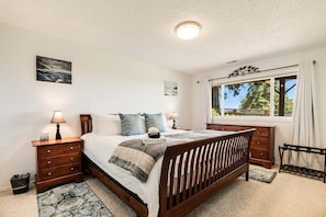 3 bedrooms, iron/ironing board, travel crib, free WiFi