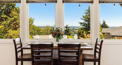 Red Hills Vacation | 3BR Hot Tub, Sauna & Views