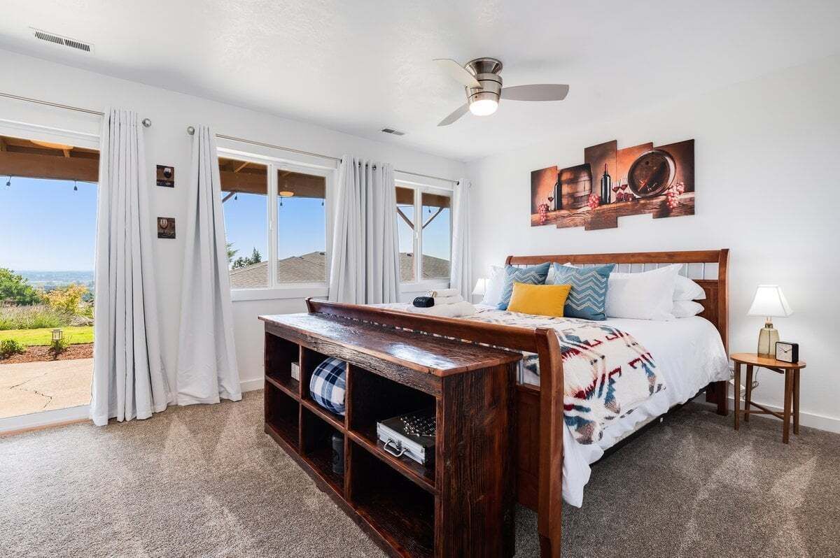 3 slaapkamers, een strijkplank/strijkijzer, reisbedje, gratis wifi