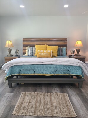 4 bedrooms, desk, WiFi, bed sheets