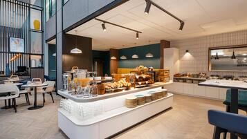 2 restaurants, breakfast, lunch, dinner served; Latin American cuisine