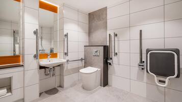 Room, 1 King Bed, Accessible (Roll-In Shower) | Bathroom | Towels