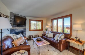 Smart-TV, Kamin, Videospiele, Stereoanlage