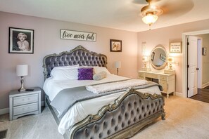 4 bedrooms, desk, iron/ironing board, WiFi - The Red House on the Mountain Top- your home away from home! (Cookeville)