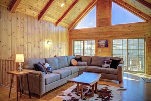 Smart TV, fireplace, video games, table football - Mountain Cabin w/Hot Tub, Views, Fireplace, Game Room, Firepit, & Pool table (Banner Elk)
