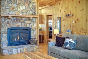 Smart TV, fireplace, video games, table football - Mountain Cabin w/Hot Tub, Views, Fireplace, Game Room, Firepit, & Pool table (Banner Elk)