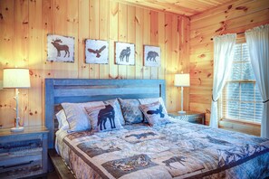5 bedrooms, desk, iron/ironing board, travel cot - Mountain Cabin w/Hot Tub, Views, Fireplace, Game Room, Firepit, & Pool table  (Banner Elk)