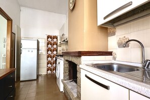 Fridge, oven, dining tables - P032 - Porto Recanati, sky-land 100 meters from the sea (Porto Recanati)