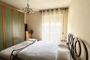 2 bedrooms, bed sheets