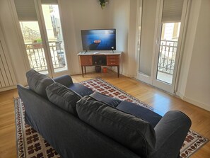 Smart TV - "TAPI'S...." Typical Dwelling (Reggio Calabria)