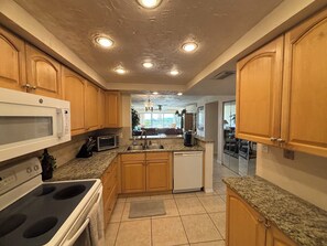 Private kitchen - Direct oceanfront! ! Feel like your on an island with no neighbors in sight! (Cocoa Beach)