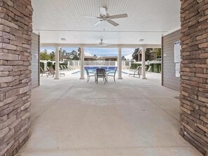 Outdoor dining - Upgraded condo close to Beach (Foley)