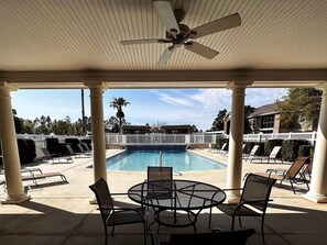 Outdoor pool - Upgraded condo close to Beach (Foley)