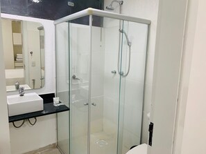 Shower, towels, soap, shampoo - Flat Lagamar Varginha (Lagamar)