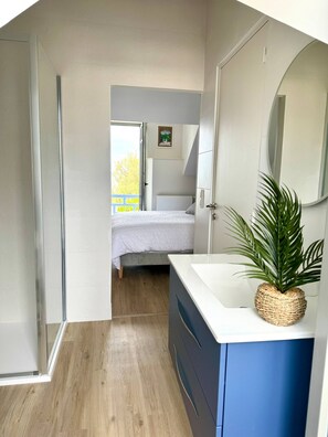 5 bedrooms, iron/ironing board, travel cot, free WiFi
