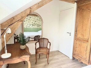 5 bedrooms, iron/ironing board, travel cot, free WiFi