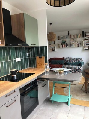 Private kitchen - 2 Bedroom Apartment in Montreuil (Montreuil)