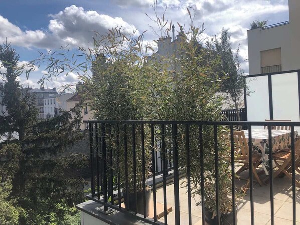 Outdoor dining - 2 Bedroom Apartment in Montreuil (Montreuil)