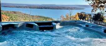 Greers Ferry Lake Retreat with New Spa and Breathtaking lake views!