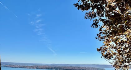 Greers Ferry Lake Retreat with New Spa and Breathtaking lake views!