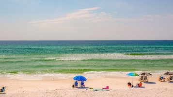 بالقرب من الشاطئ