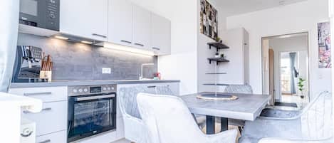 Fridge, microwave, oven, stovetop