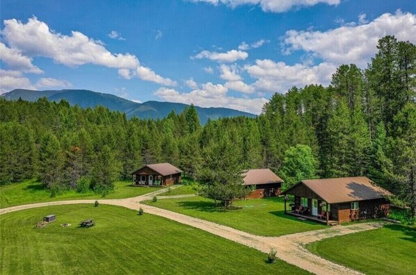 Exterior - Cozy Cabin, close to the west entrance of Glacier National Park (Coram)