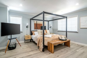 4 bedrooms, desk, iron/ironing board, travel crib