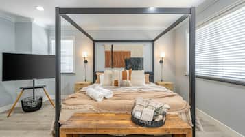4 chambres, bureau, fer et planche à repasser, lit de bébé portatif