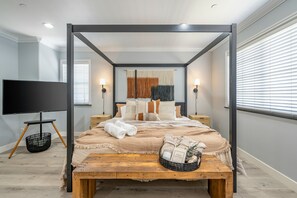 4 Schlafzimmer, Schreibtisch, Bügeleisen/Bügelbrett, Reisekinderbett