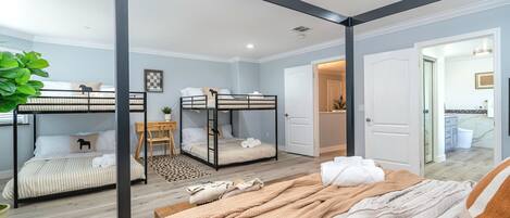 4 bedrooms, desk, iron/ironing board, travel cot