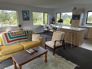 Smart-TV, bøker og PC-skjermer