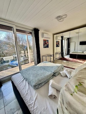 4 bedrooms, free WiFi, bed sheets