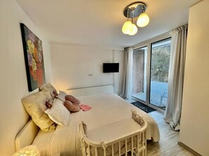 1 室のベッドルーム、旅行用ベビーベッド、WiFi (無料)、ベッドシーツ