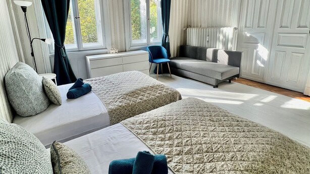 1 bedroom, iron/ironing board, free WiFi, bed sheets - Villa Sartorius - Where, Nostalgia Blooms a Timeless Retreat (Bovenden)