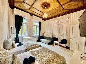 1 bedroom, iron/ironing board, free WiFi, bed sheets - Villa Sartorius - Where, Nostalgia Blooms a Timeless Retreat (Bovenden)
