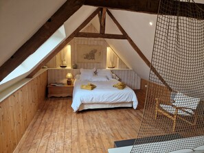 6 slaapkamers, een strijkplank/strijkijzer, reisbedje, gratis wifi