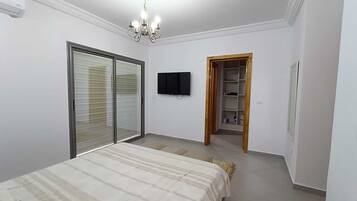 3 slaapkamers, een kluis op de kamer, een strijkplank/strijkijzer