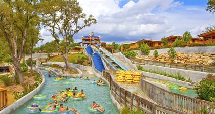 Inverness A212* 2/1Condo* Walk to Schlitterbahn & Downtown NBTX